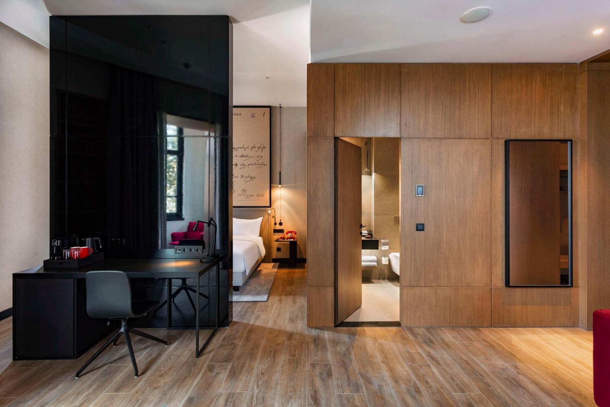 Radisson Red Tbilisi Hotel Bagian luar foto