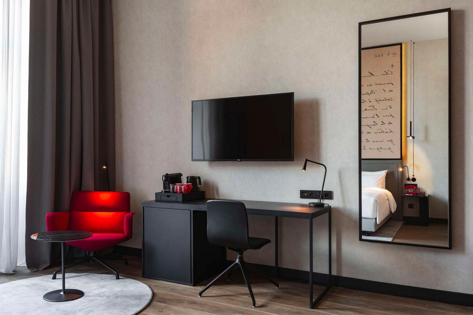 Radisson Red Tbilisi Hotel Bagian luar foto