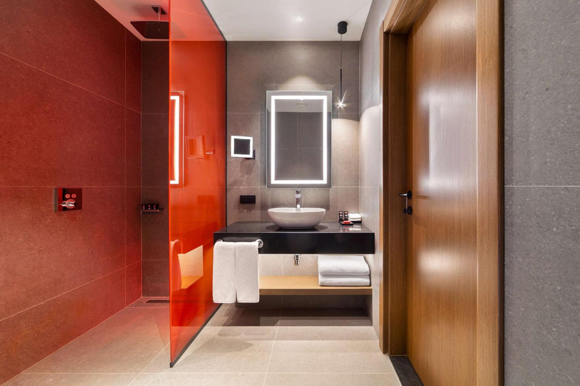 Radisson Red Tbilisi Hotel Bagian luar foto