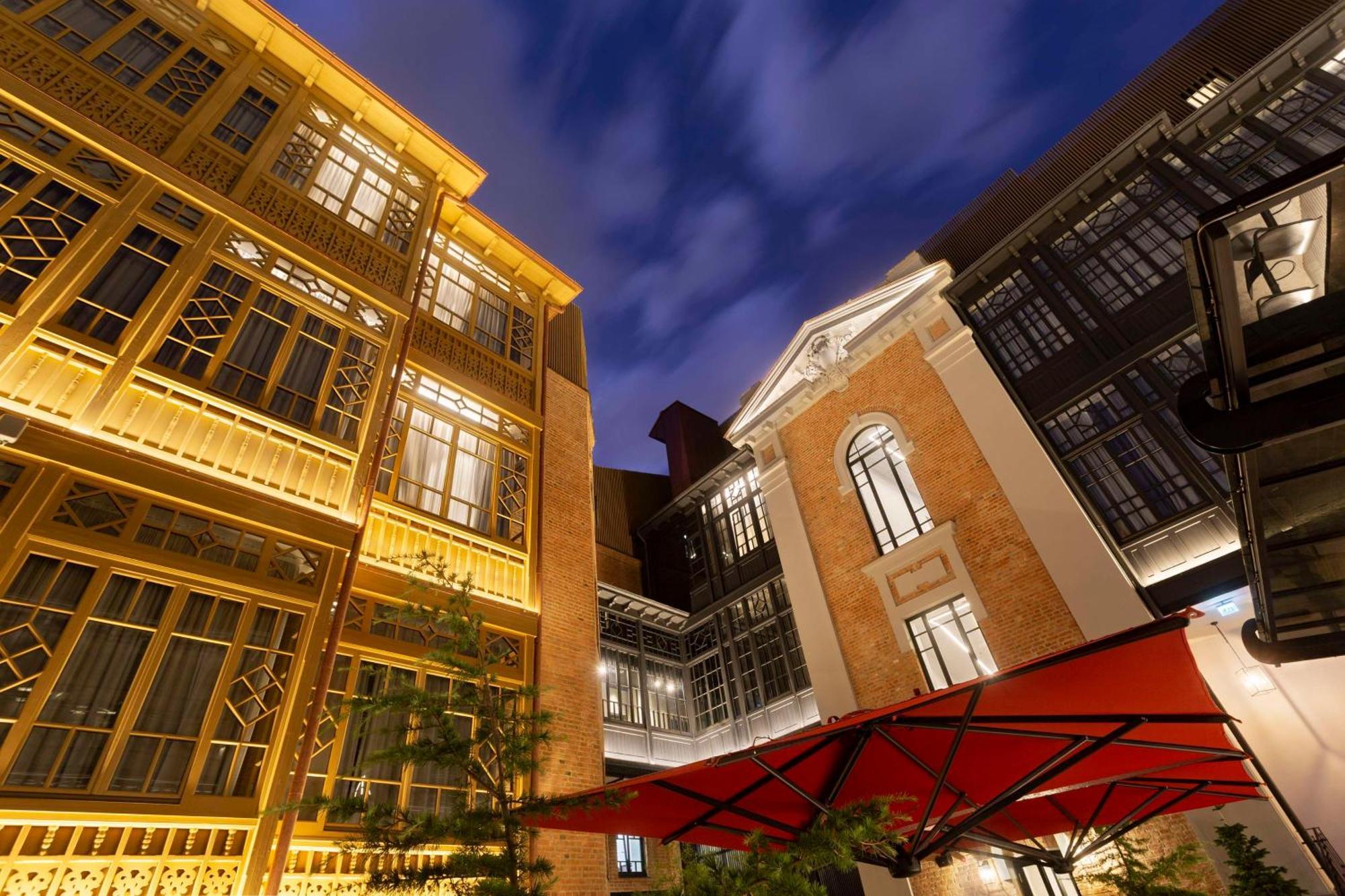 Radisson Red Tbilisi Hotel Bagian luar foto