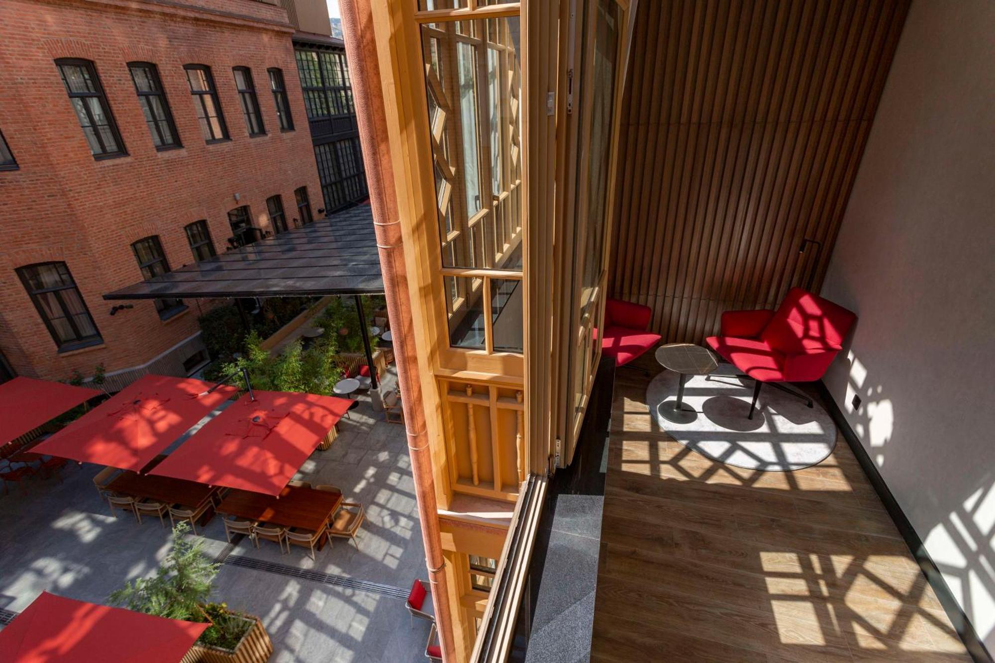Radisson Red Tbilisi Hotel Bagian luar foto