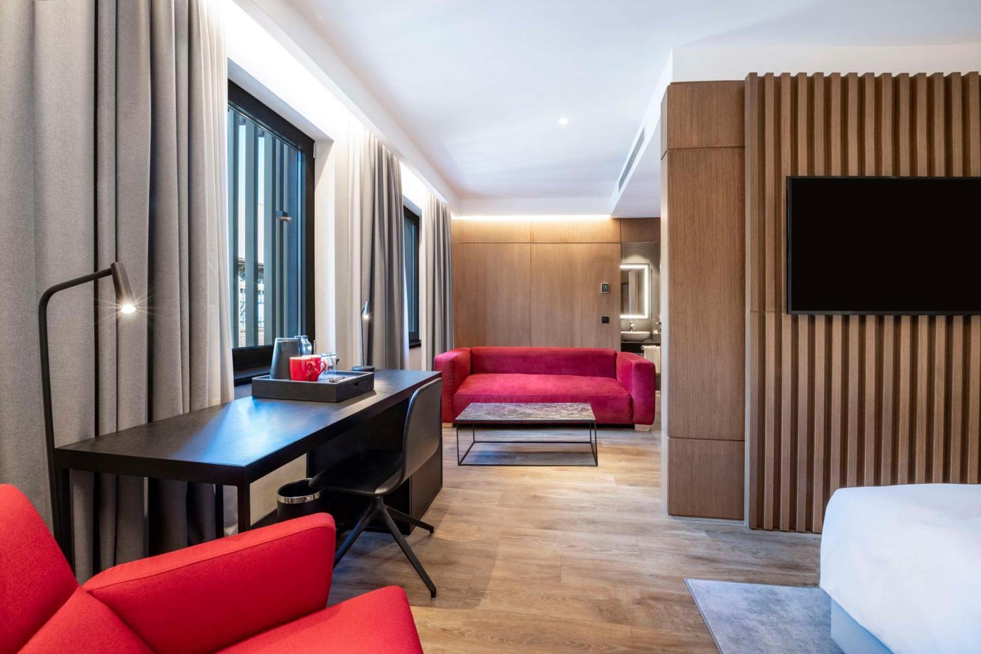 Radisson Red Tbilisi Hotel Bagian luar foto